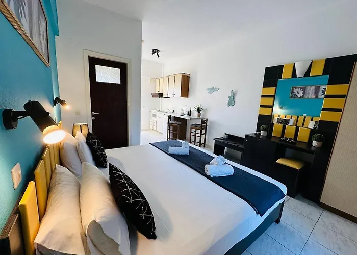 Marina Aparthotel 3*