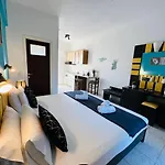 Marina Studios Aparthotel 3*